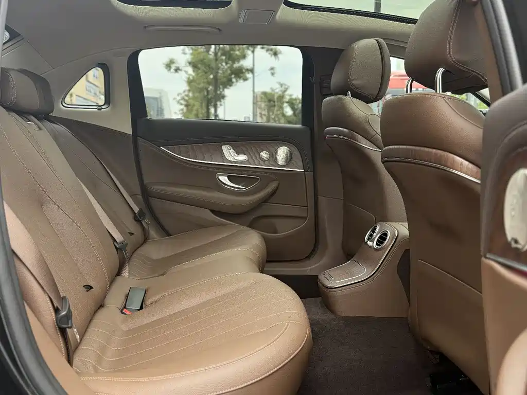 Mercedes-Benz E-Class 2022 — фото 14