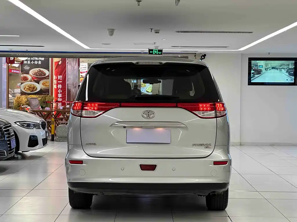 Toyota Previa 2015 — фото 5