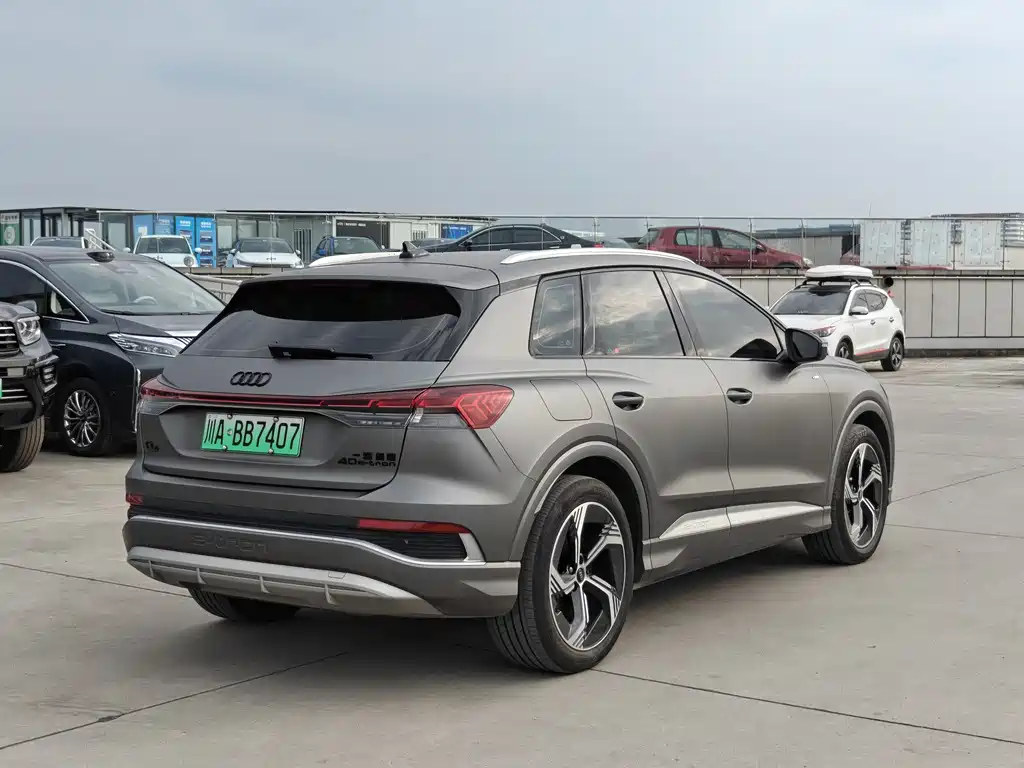 Audi Q4 e-tron 2024 — фото 4