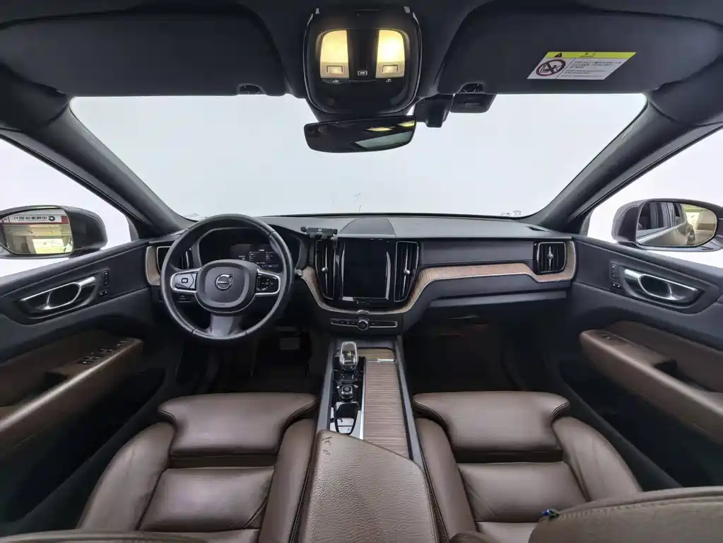 Volvo XC60 2022 — фото 9