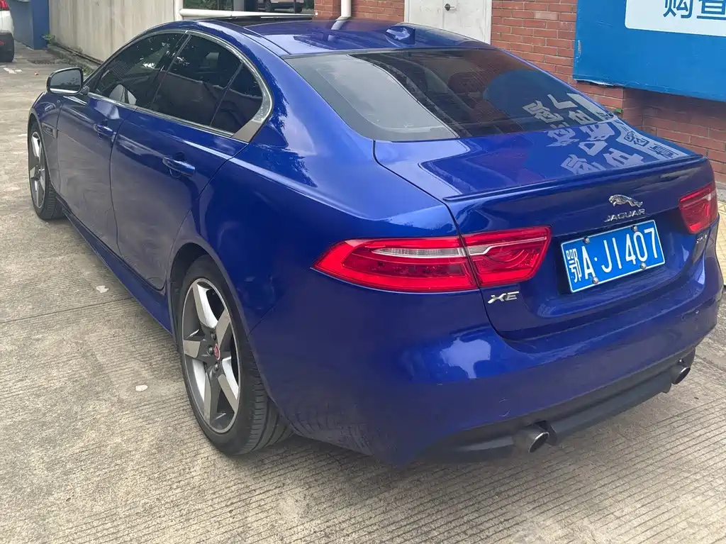 Jaguar XE 2017 — фото 12