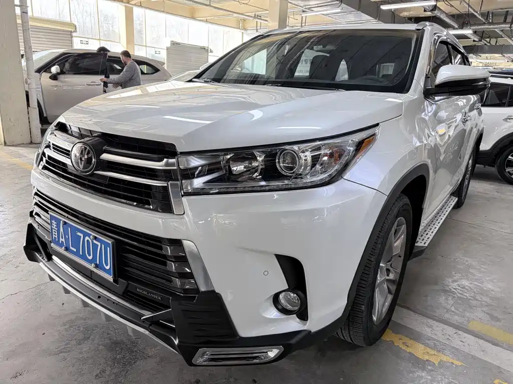 Toyota Highlander 2021 — фото 1