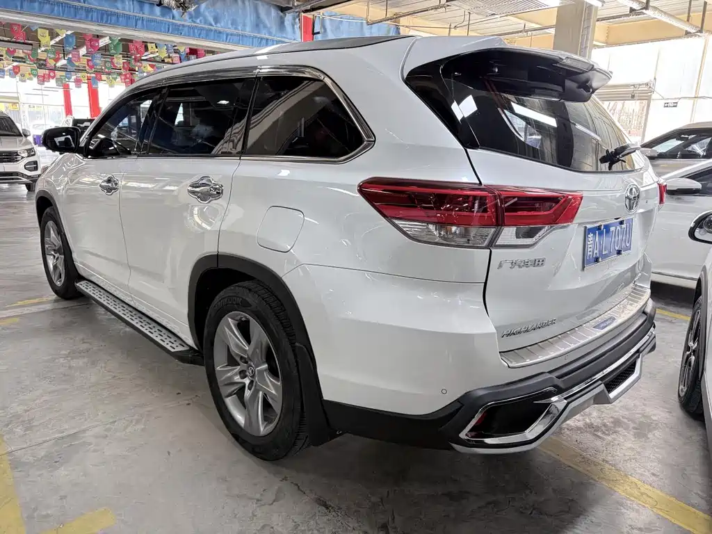 Toyota Highlander 2021 — фото 18
