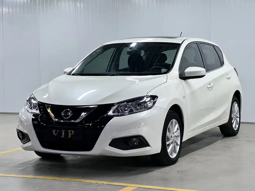 Nissan Tiida 2017 — фото 1