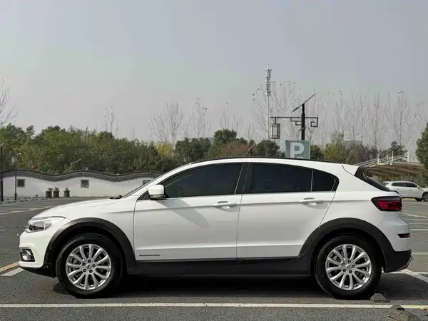 Qoros 3 2016