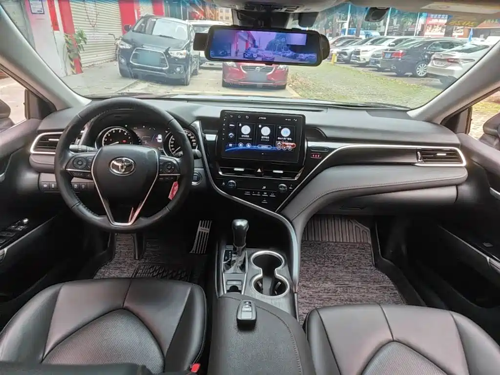 Toyota Camry 2023 — фото 10