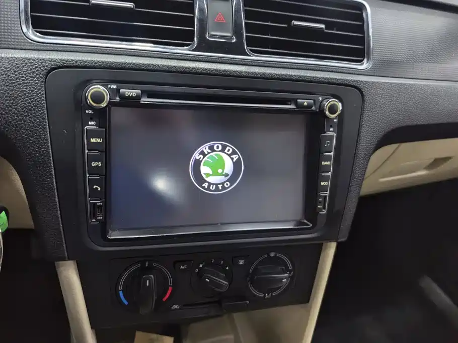 Skoda Rapid 2014 — фото 13