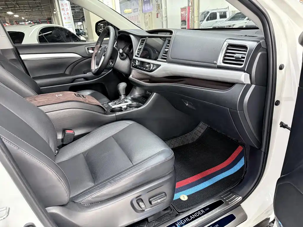 Toyota Highlander 2021 — фото 17