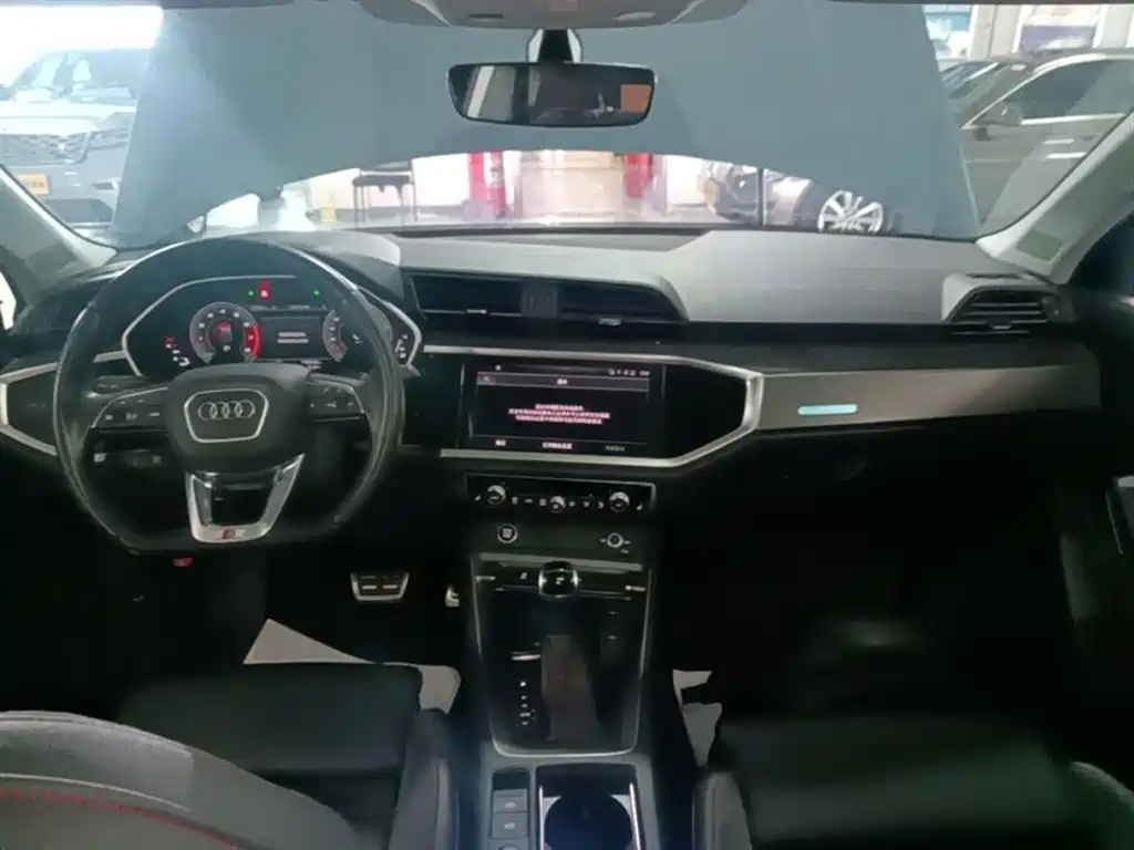 Audi Q3 Sportback 2023 — фото 10