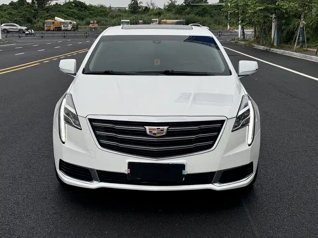 Cadillac XTS 2018 — фото 2