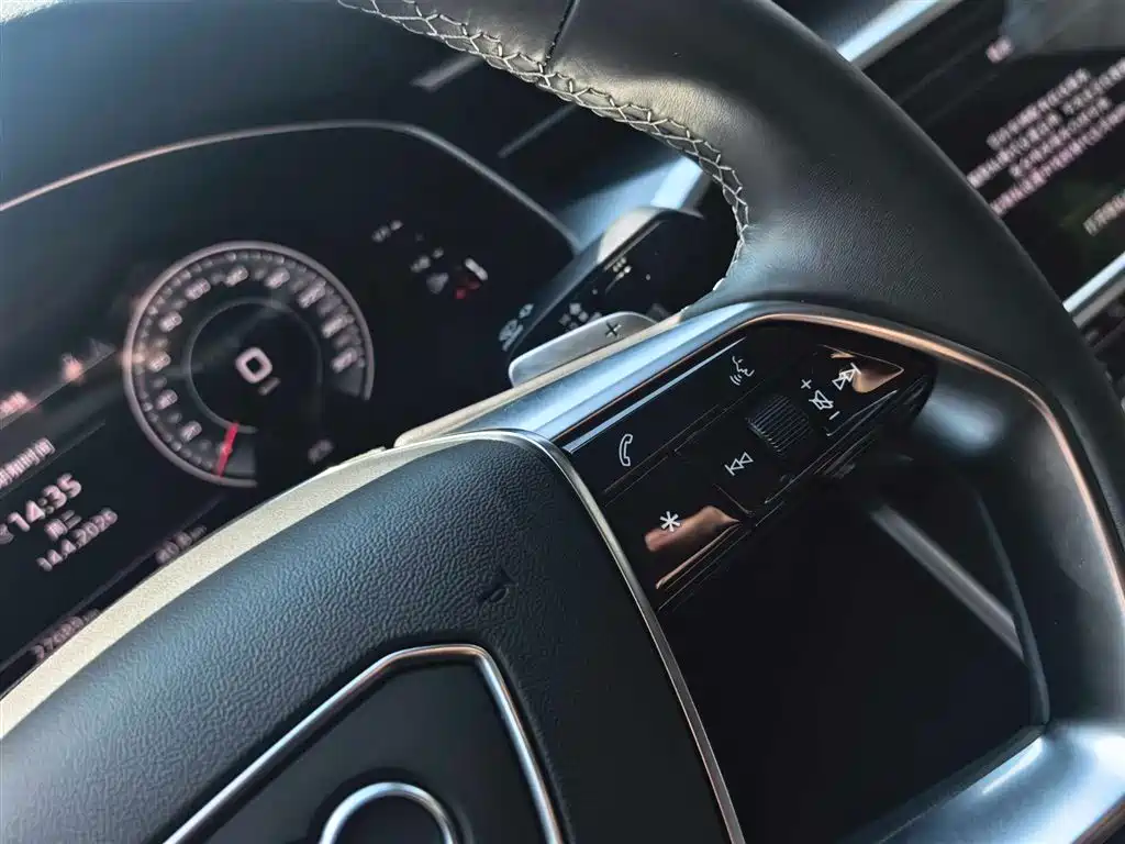 Audi A7L 2023 — фото 24