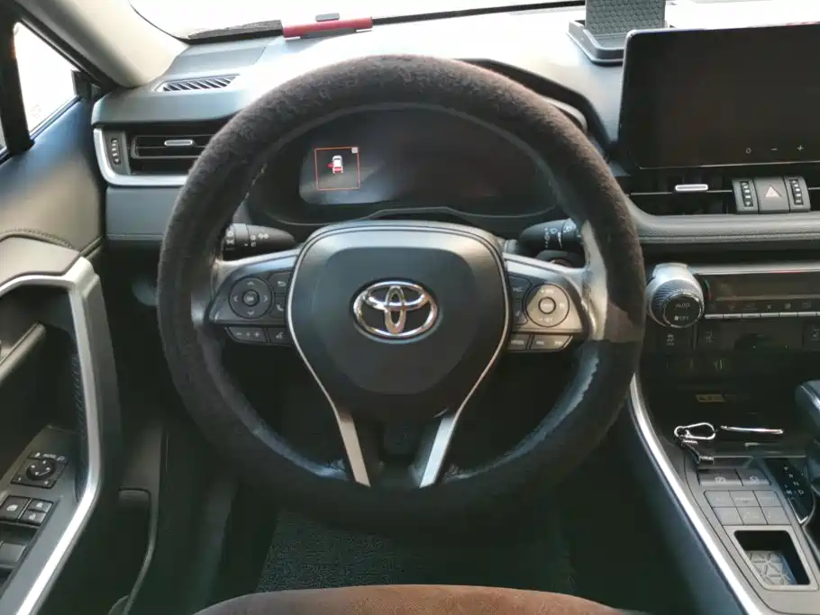 Toyota RAV4 2023 — фото 15