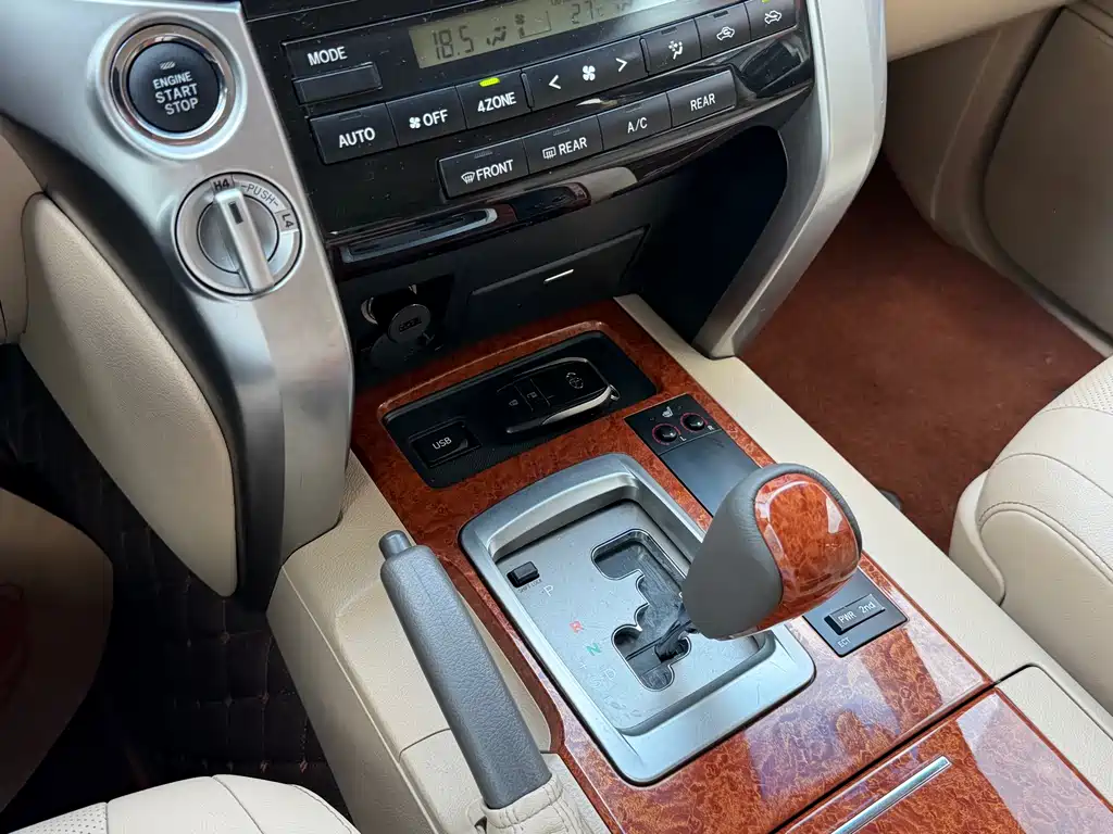 Toyota Land Cruiser 2016 — фото 12