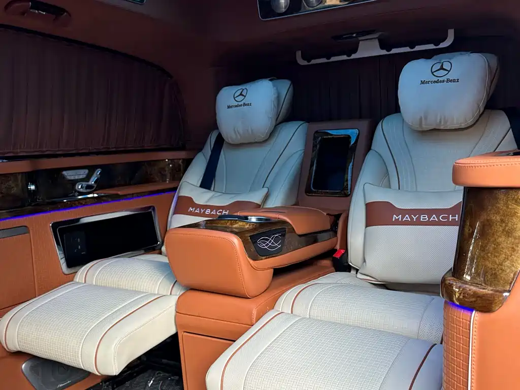 Mercedes-Benz V-Class 2024 — фото 14