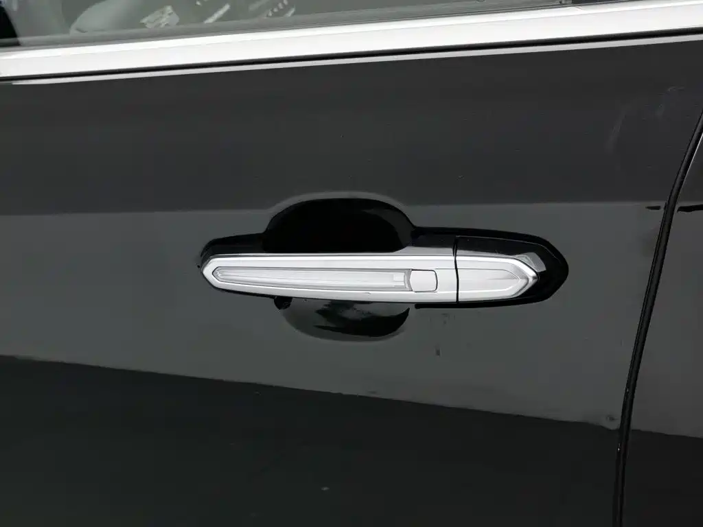 Cadillac XT4 2023 — фото 18