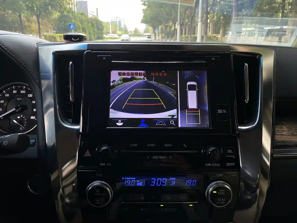 Toyota Alphard 2019 — фото 20