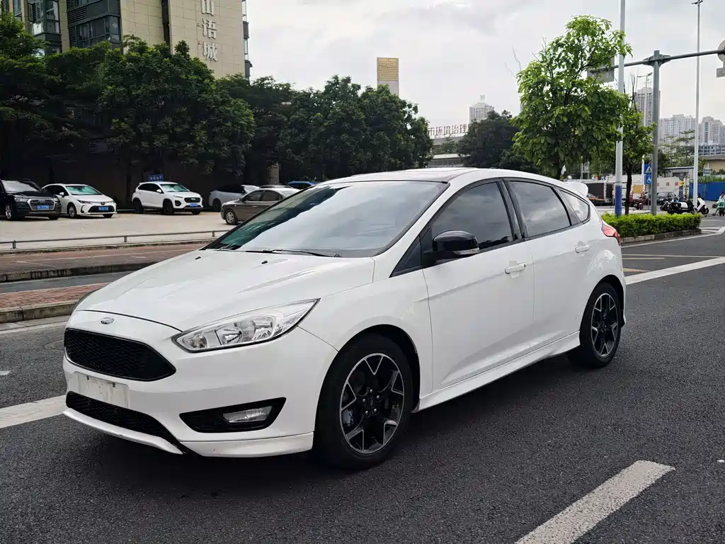 Ford Focus 2017 — фото 1