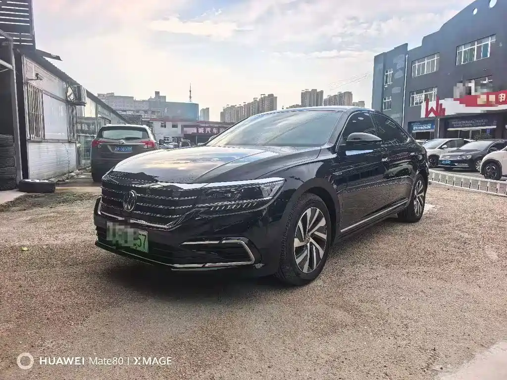Volkswagen Passat Plug-In Hybrid 2021 — фото 1