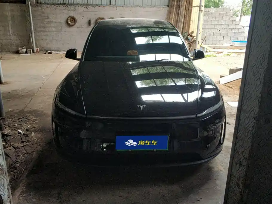 Tesla Model Y L 2026