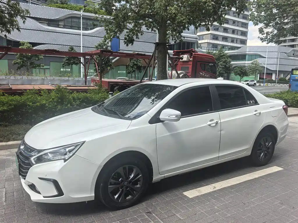 BYD Qin NEV 2018 — фото 10