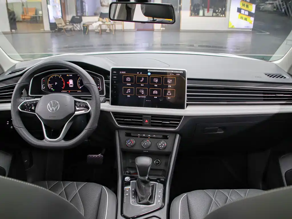 Volkswagen Tiguan L 2023 — фото 4