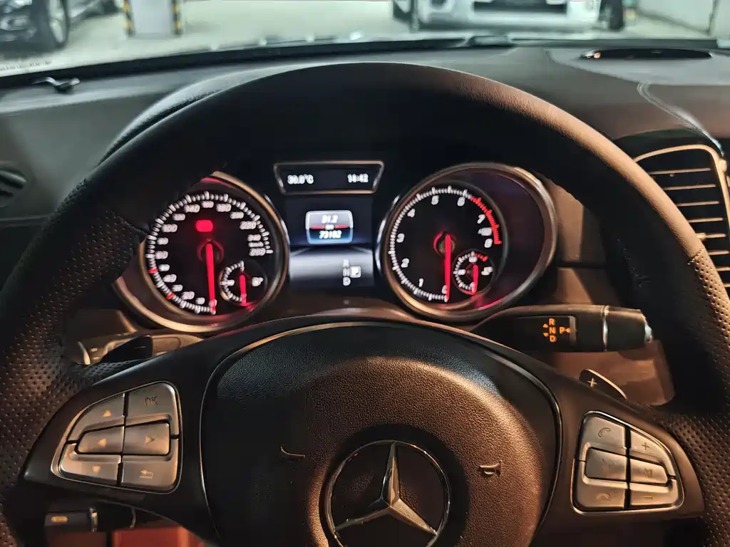 Mercedes-Benz GLE 2017 — фото 11