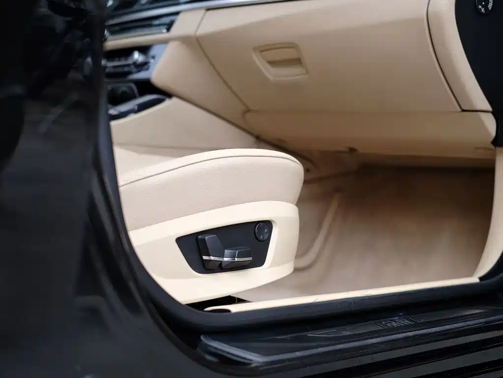 BMW 5 Series 2013 — фото 39