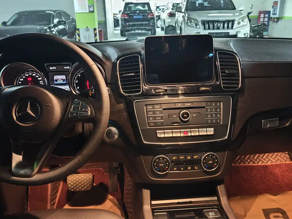 Mercedes-Benz GLE 2017 — фото 12