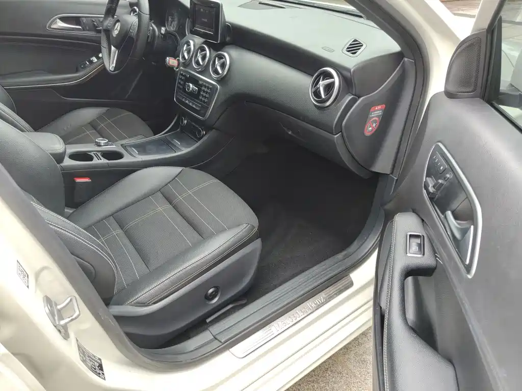 Mercedes-Benz A-Class 2015 — фото 15