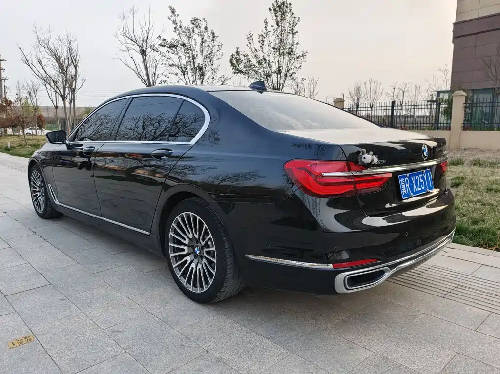 BMW 7 Series 2017 — фото 5