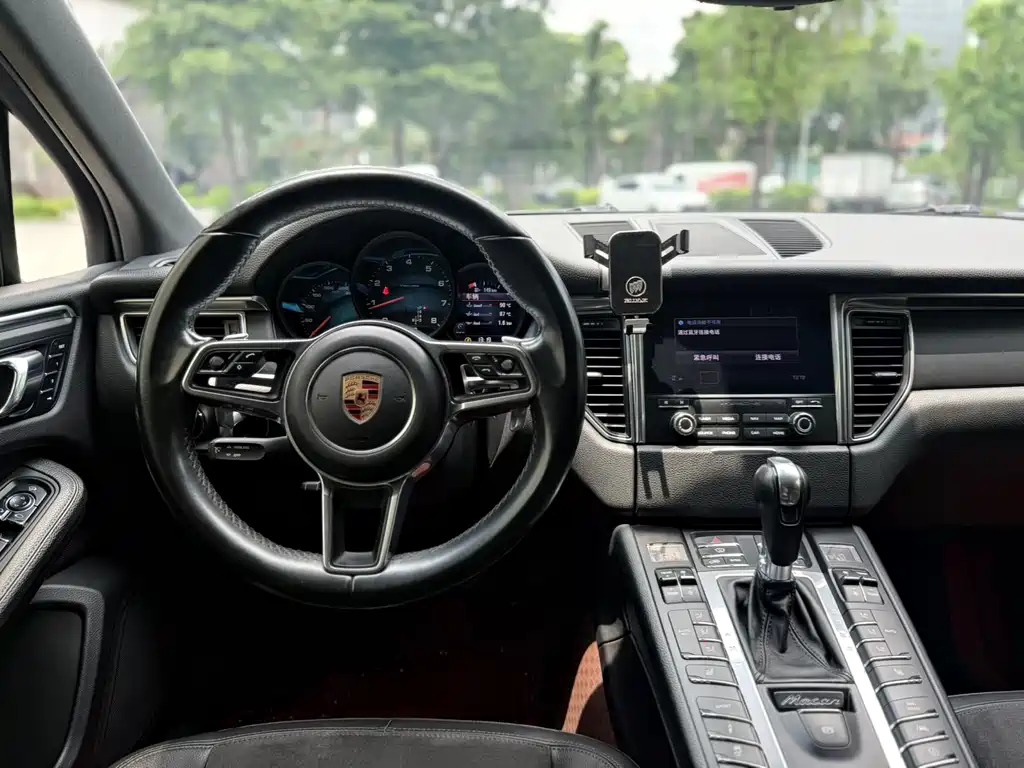 Porsche Macan 2017 — фото 10