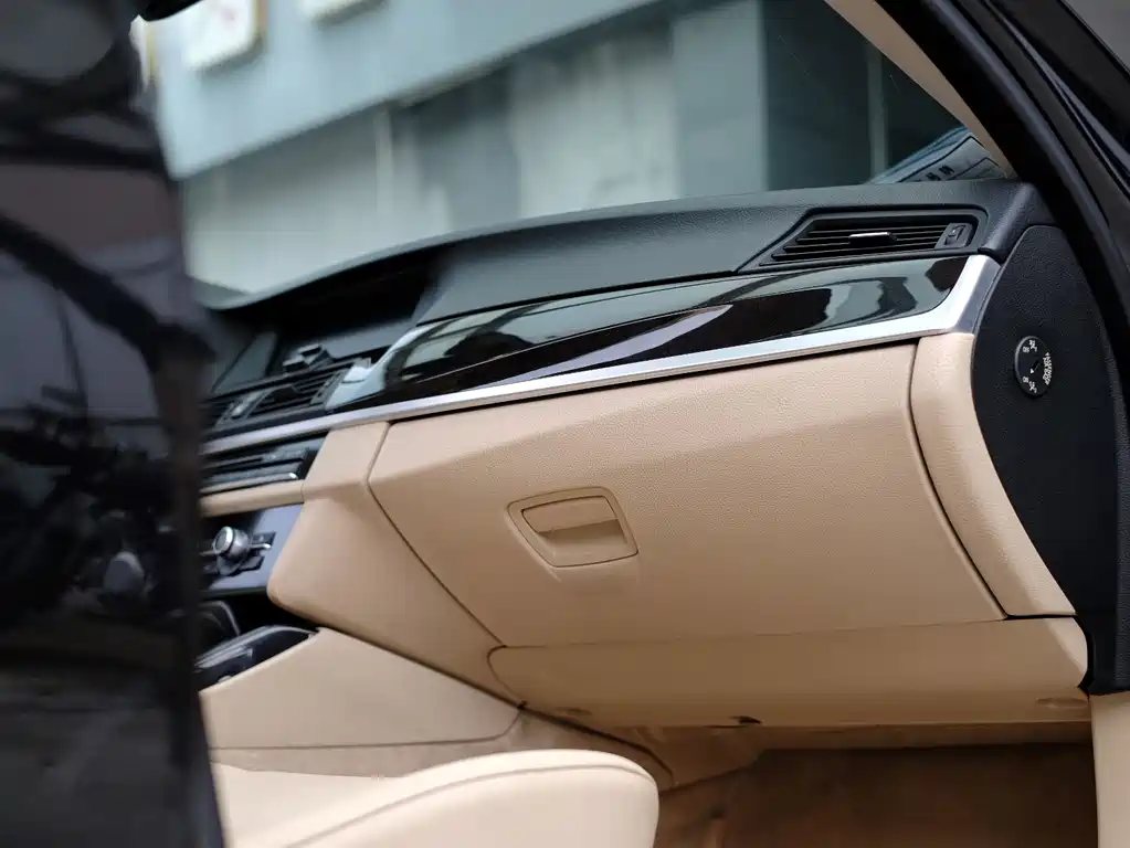BMW 5 Series 2013 — фото 37