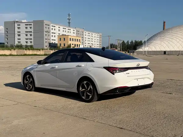 Hyundai Elantra 2023