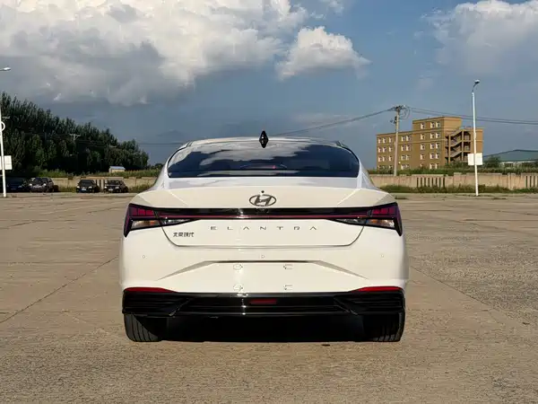 Hyundai Elantra 2023