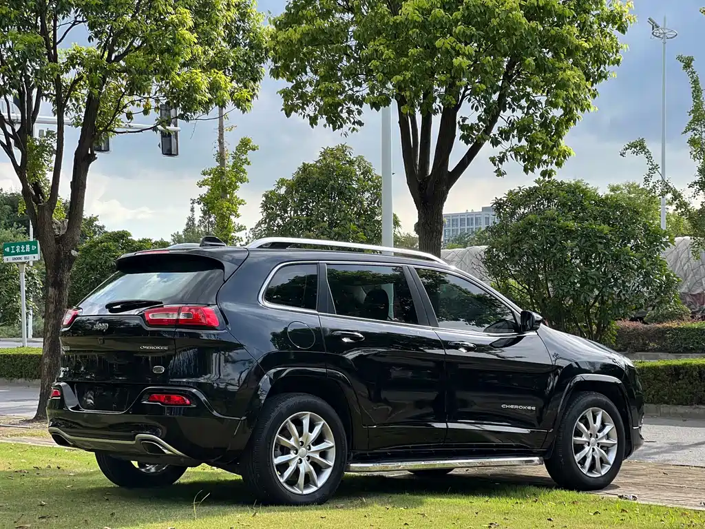 Jeep Cherokee 2017 — фото 7
