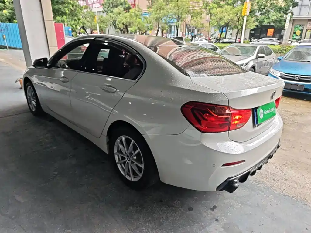 BMW 1 Series 2018 — фото 23
