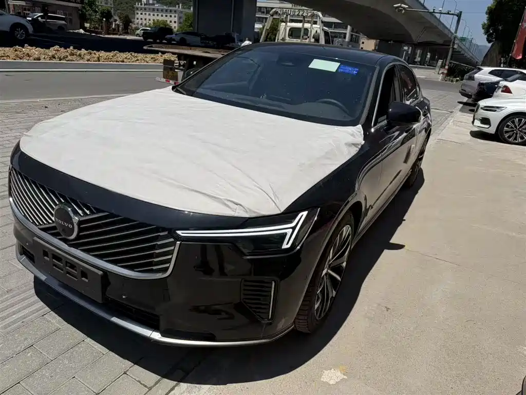 Volvo S90 — фото 1