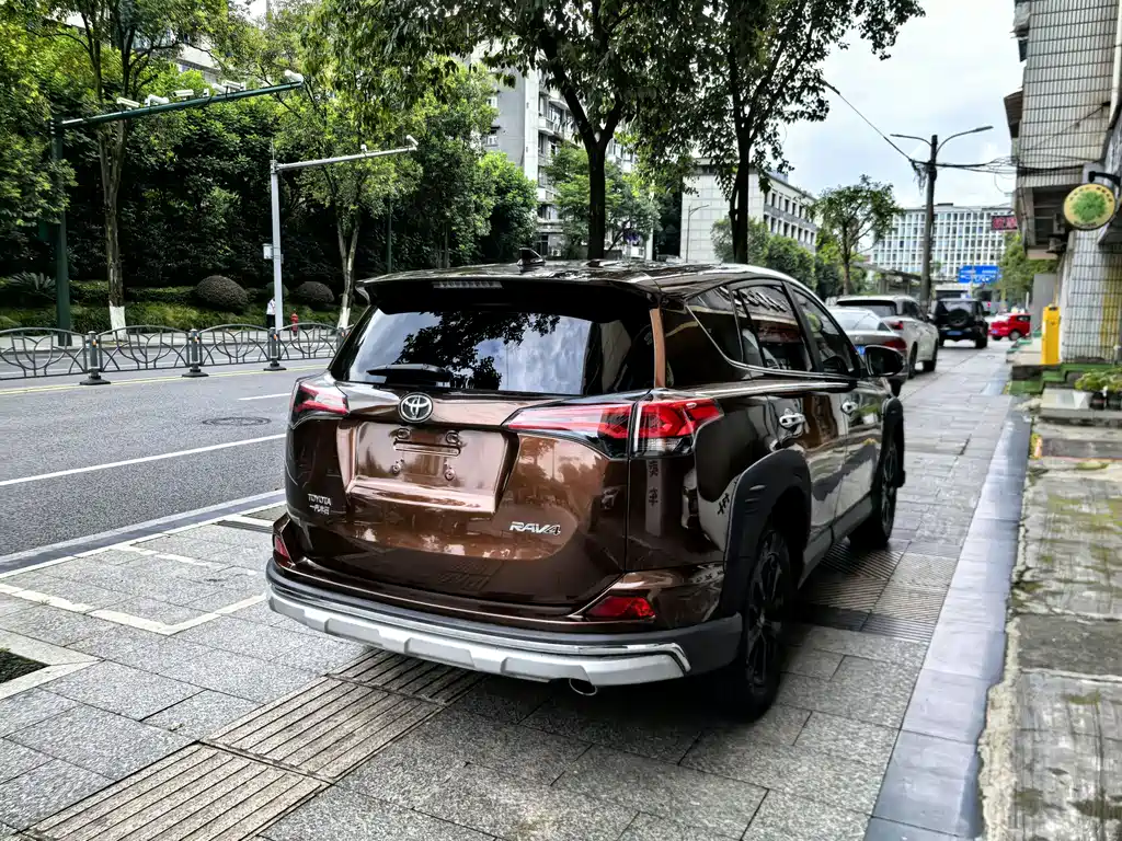 Toyota RAV4 2019 — фото 7