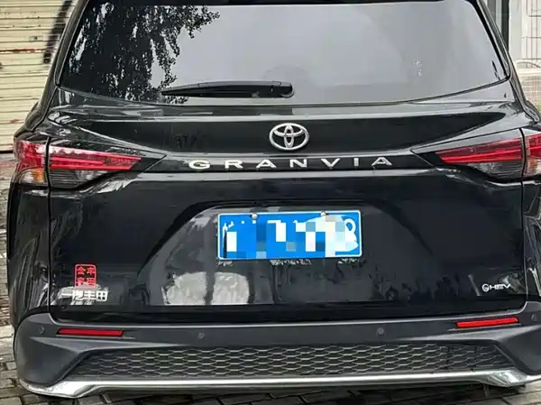 Toyota Granvia 2024