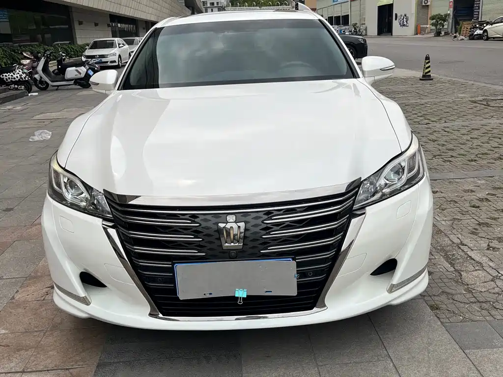 Toyota Crown 2018 — фото 2