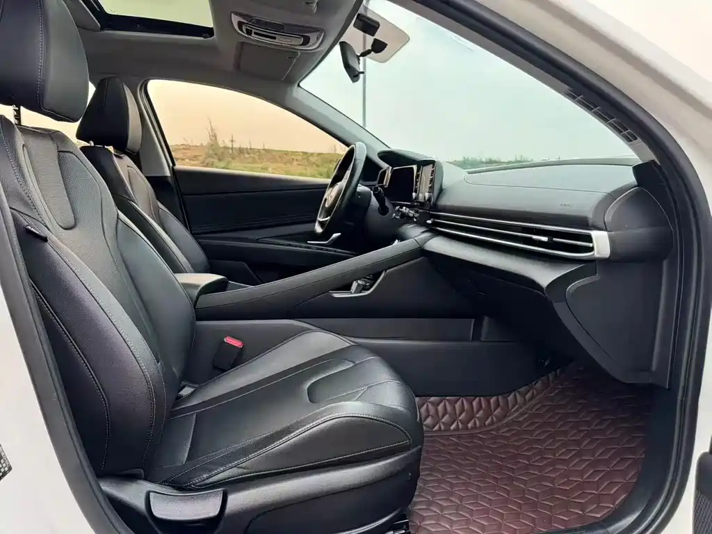 Hyundai Elantra 2022