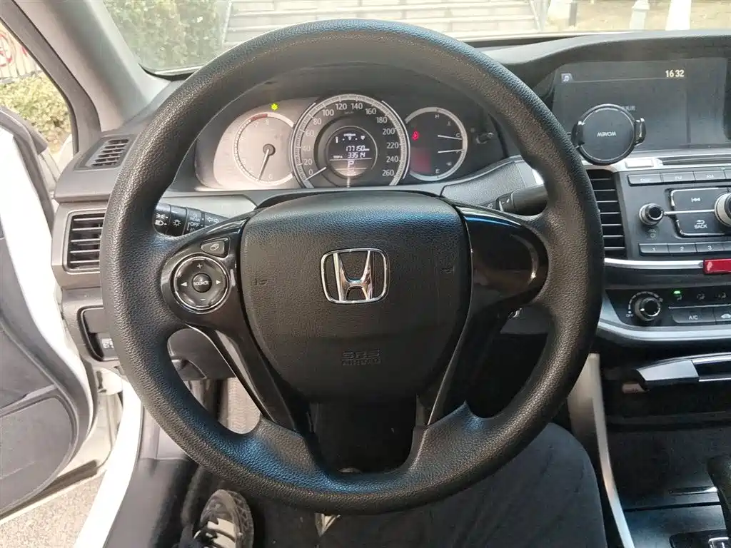 Honda Accord 2015 — фото 11