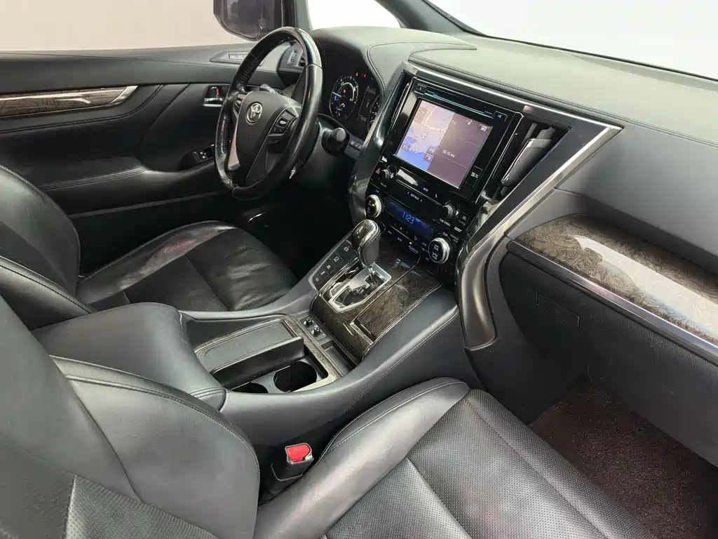 Toyota Alphard 2019 — фото 34