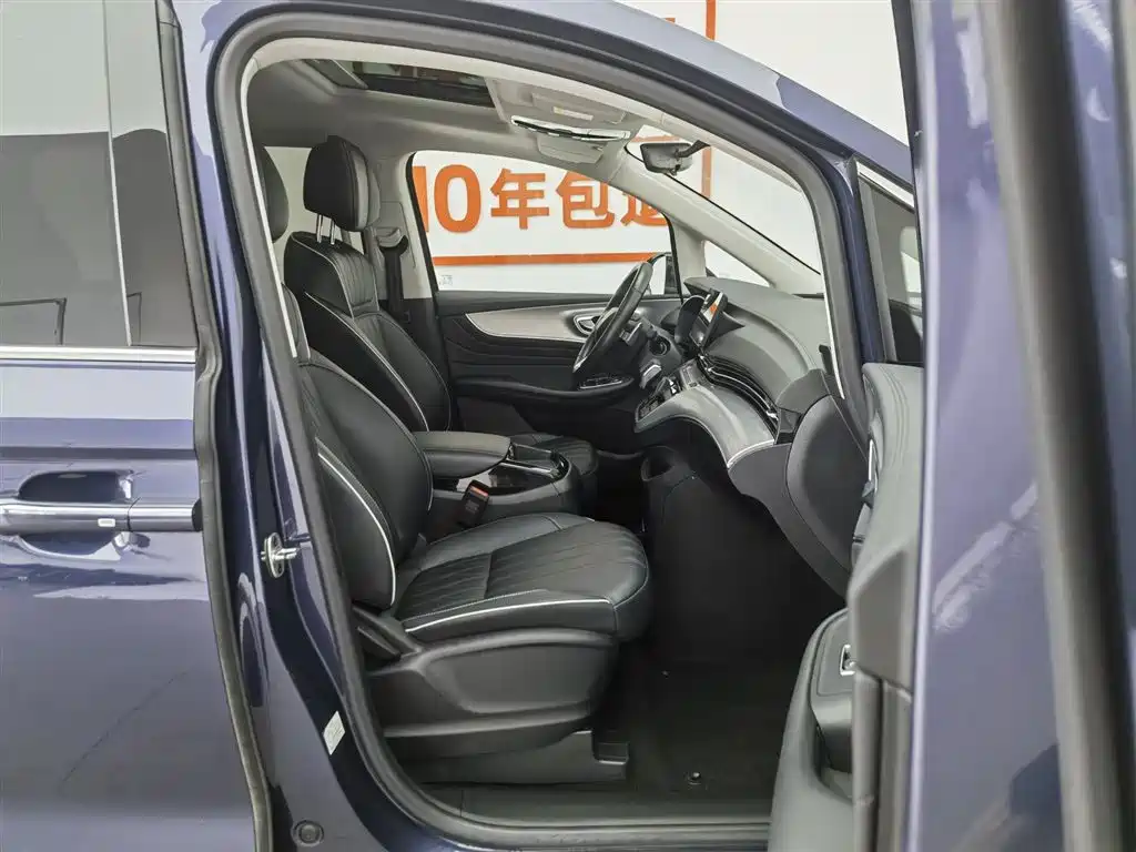 Roewe iMAX8 2021 — фото 23