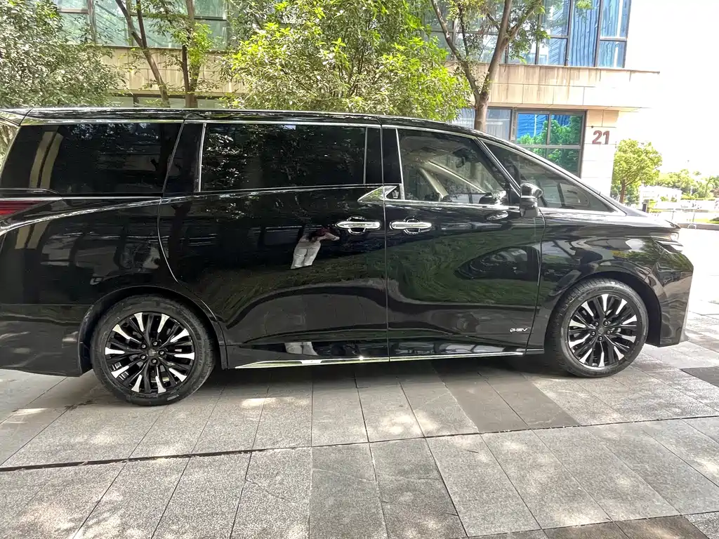 Toyota Vellfire 2024 — фото 4