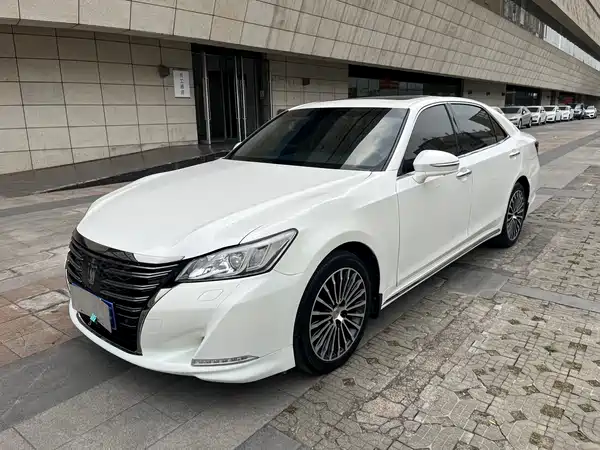 Toyota Crown 2018