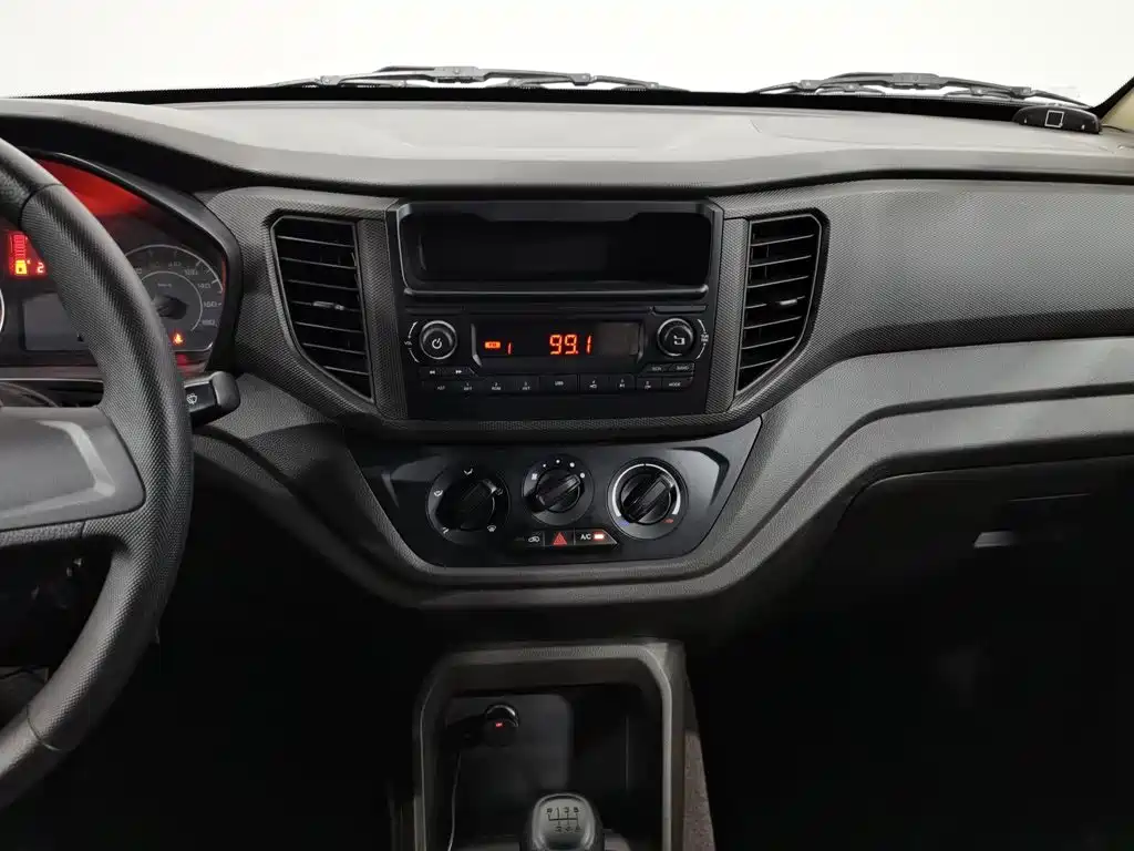 Wuling Hongguang V 2020 — фото 12