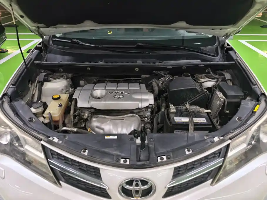 Toyota RAV4 2016 — фото 10