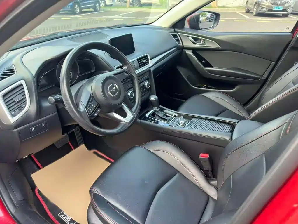 Mazda 3 Axela 2019 — фото 10