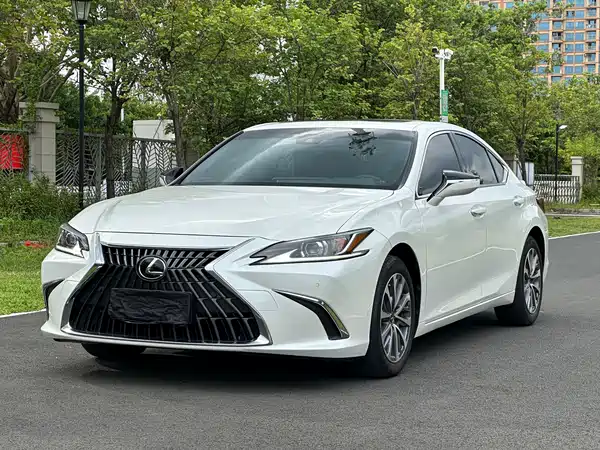 Lexus ES 2024